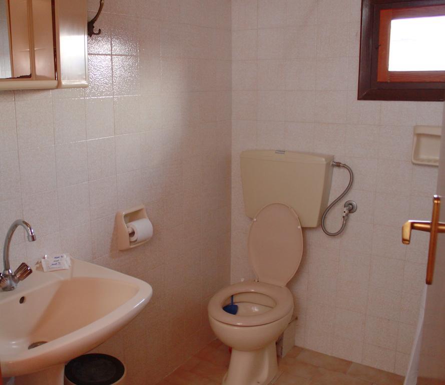 Kehagias Apartments Vrasná Zimmer foto
